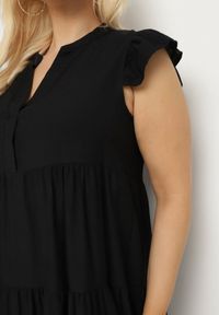 Born2be - Czarna Sukienka o Rozkloszowanym Kroju z Dekoltem w Serek Meverina. Okazja: na co dzień. Typ kołnierza: dekolt w serek. Kolor: czarny. Długość rękawa: krótki rękaw. Wzór: aplikacja. Typ sukienki: proste, rozkloszowane. Styl: casual, elegancki #3