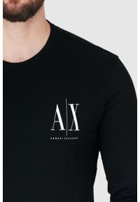 Armani Exchange - ARMANI EXCHANGE Czarny longsleeve męski z małym logo. Kolor: czarny. Materiał: prążkowany. Długość rękawa: długi rękaw