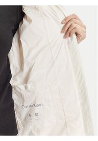 Calvin Klein Jeans Kurtka puchowa Essential LV047D502G Beżowy Regular Fit. Kolor: beżowy. Materiał: syntetyk #5