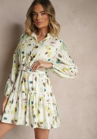 Renee - Zielona Sukienka z Wiskozy o Rozkloszowanym Kroju z Paskiem w Abstrakcyjny Print Stalitte. Okazja: na co dzień. Typ kołnierza: kołnierz z falbankami, kołnierzyk stójkowy. Kolor: zielony. Materiał: wiskoza. Wzór: nadruk. Typ sukienki: rozkloszowane. Styl: klasyczny, casual #2