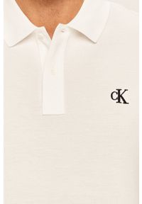 Calvin Klein Jeans - Polo. Okazja: na co dzień. Typ kołnierza: polo. Kolor: biały. Materiał: dzianina. Długość: krótkie. Styl: casual #5