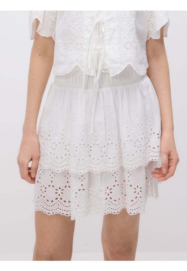 Reserved - Bawełniana spódnica mini - biały. Kolor: biały. Materiał: bawełna