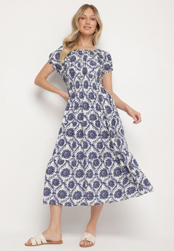 Born2be - Niebieska Sukienka z Bawełną i Bufiastymi Rękawami Revilee. Okazja: na spacer, na co dzień. Kolor: niebieski. Materiał: bawełna. Wzór: aplikacja. Styl: casual, elegancki