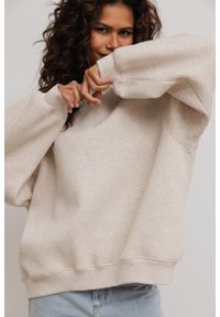 Marsala - Bluza damska o prostym kroju w kolorze LATTE MELANGE - OHIO. Materiał: dzianina, bawełna, dresówka, poliester. Długość rękawa: długi rękaw. Długość: długie. Wzór: gładki #1