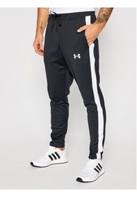 Under Armour Dres Ua Emea 1357139 Czarny Regular Fit. Kolor: czarny. Materiał: syntetyk #14