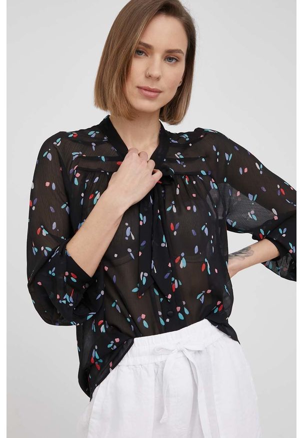 Emporio Armani koszula damska kolor czarny regular z wiązanym dekoltem. Okazja: na co dzień. Kolor: czarny. Materiał: tkanina. Długość rękawa: raglanowy rękaw. Styl: casual