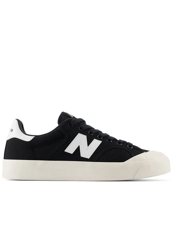 Buty New Balance BB100CVB - czarne. Kolor: czarny. Materiał: guma, materiał, syntetyk, dresówka. Szerokość cholewki: normalna. Wzór: nadruk. Obcas: na platformie