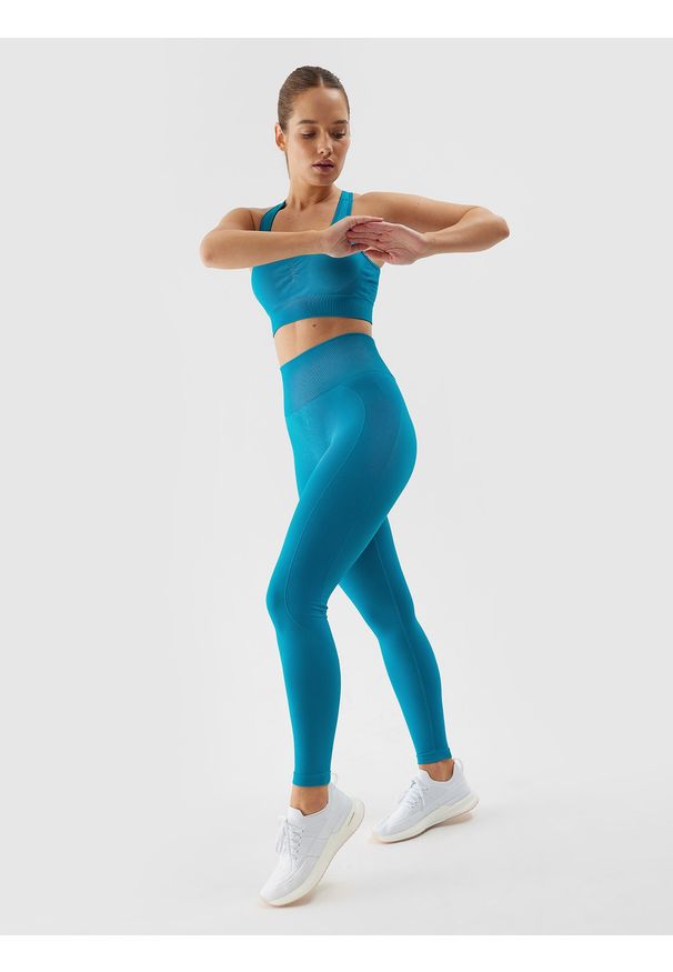4f - Legginsy treningowe bezszwowe damskie - turkusowe. Stan: podwyższony. Kolor: turkusowy. Materiał: włókno, elastan, dzianina, materiał, syntetyk. Długość: do kostek. Wzór: gładki, jednolity, ze splotem. Sport: fitness
