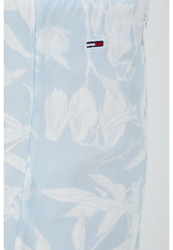 Tommy Jeans spódnica mini rozkloszowana. Kolor: niebieski. Materiał: materiał, wiskoza