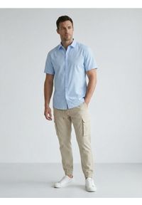 Sinsay - Spodnie jogger cargo - beżowy. Kolor: beżowy #1