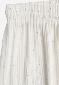 Born2be - Białe Szerokie Spodnie z Bawełną Zdobione Cyrkoniami Azilene. Okazja: na co dzień. Stan: podwyższony. Kolor: biały. Materiał: bawełna. Wzór: aplikacja. Styl: casual, klasyczny #5