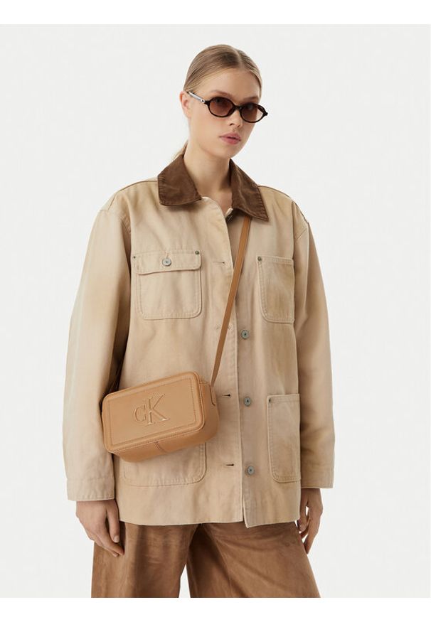Calvin Klein Torebka Bold Ck Camera Bag LV04F3220G Beżowy. Kolor: beżowy. Materiał: skórzane