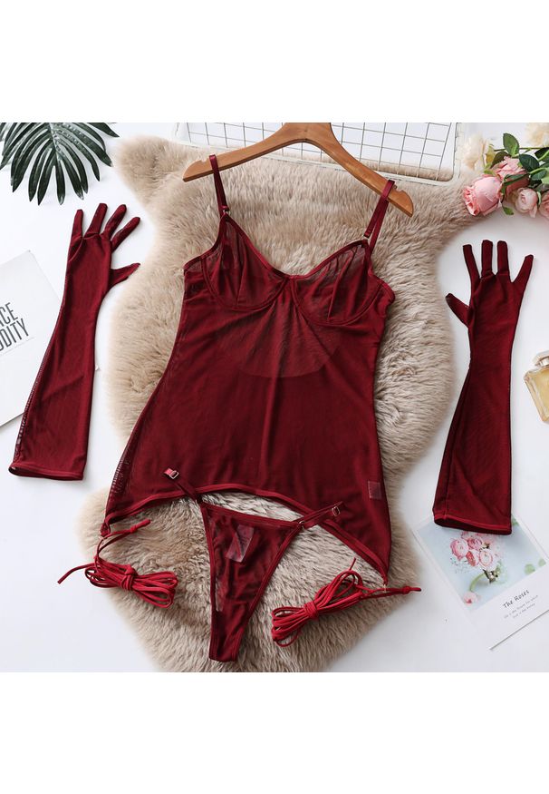 Intica - Komplet koronkowej bielizny na romantyczne wieczory Yvelise. Kolor: czerwony. Materiał: koronka