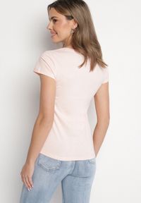 Born2be - Jasnoróżowy Bawełniany T-shirt z Ozdobnym Nadrukiem Setonisea. Okazja: na co dzień. Kolor: różowy. Materiał: bawełna. Wzór: nadruk. Styl: casual #6