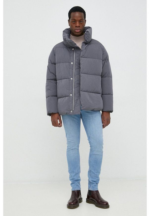 Trussardi Jeans - Trussardi kurtka kolor szary zimowa oversize. Kolor: szary. Sezon: zima