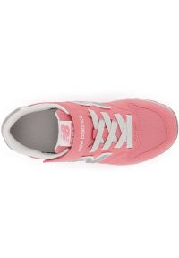 Buty New Balance Jr YV996JG3 różowe. Okazja: na uczelnię, na co dzień. Zapięcie: rzepy. Kolor: różowy. Materiał: guma, syntetyk, materiał. Szerokość cholewki: normalna. Model: New Balance 996 #2