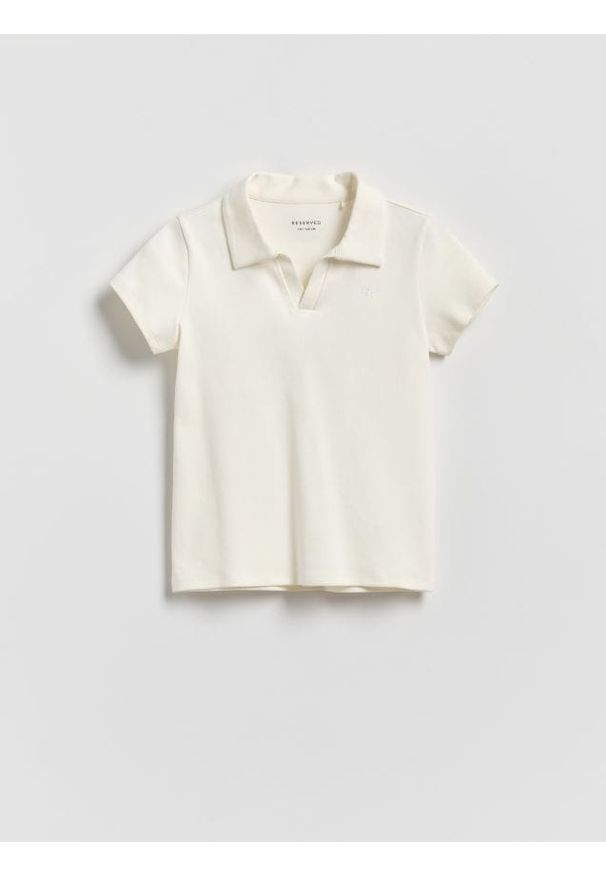 Reserved - T-shirt z kołnierzykiem - złamana biel. Materiał: dzianina, bawełna