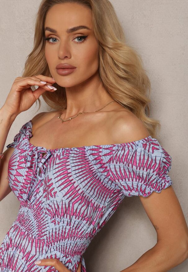 Renee - Niebiesko-Różowa Rozkloszowana Sukienka z Wiskozy z Gumką w Pasie i Wiązaniem przy Dekolcie Xicia. Kolor: niebieski. Materiał: wiskoza. Sezon: lato