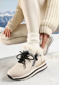 Born2be - Beżowe Botki Sneakersy na Grubej Podeszwie z Futerkiem Biqilee. Kolor: beżowy. Materiał: futro #1