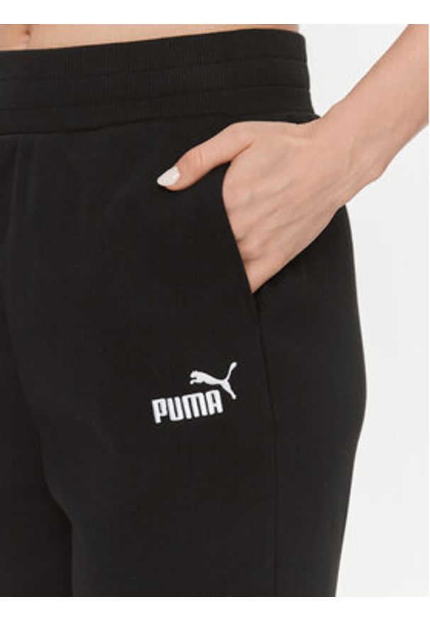 Puma Spodnie dresowe Ess+ Embroidery 670007 Czarny Regular Fit. Kolor: czarny. Materiał: bawełna, syntetyk