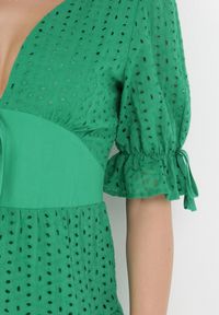 Born2be - Zielona Sukienka Galyllis. Kolor: zielony. Materiał: bawełna. Wzór: haft. Styl: boho. Długość: midi