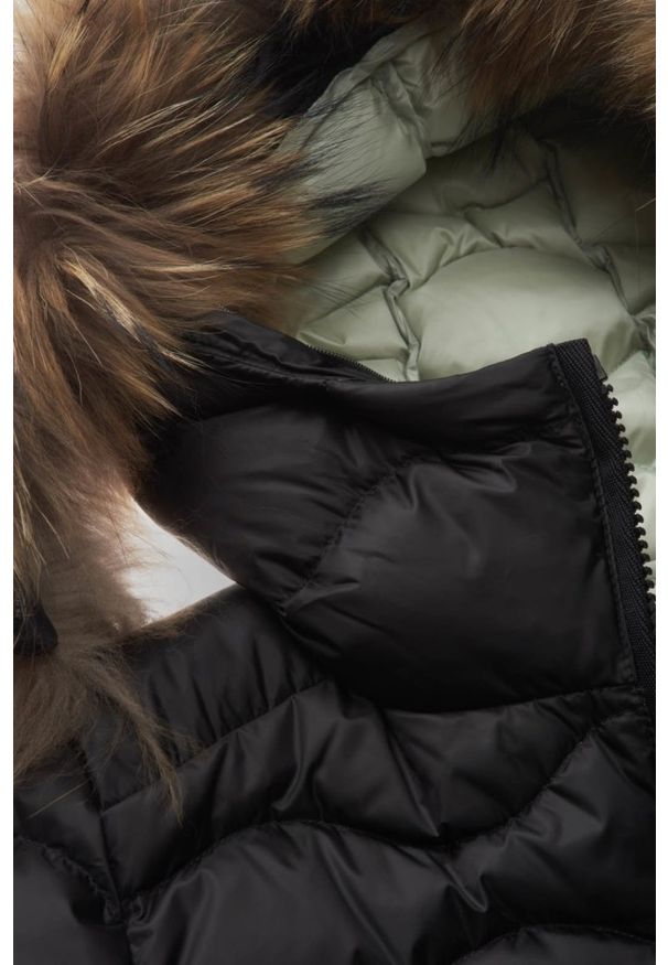 Blauer USA - BLAUER Czarna pikowana damska kurtka Aldie Short Jackets. Kolor: czarny. Materiał: futro, poliamid. Styl: elegancki