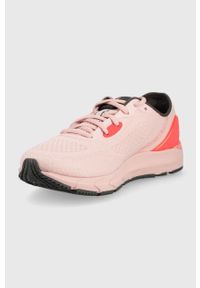 Under Armour buty do biegania HOVR Sonic 5 kolor różowy. Kolor: różowy. Materiał: guma. Szerokość cholewki: normalna. Wzór: aplikacja. Sport: bieganie