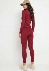 Born2be - Bordowy Komplet Sportowy Legginsy i Bluzka z Długim Rękawem Toretta. Kolor: czerwony. Wzór: aplikacja #6