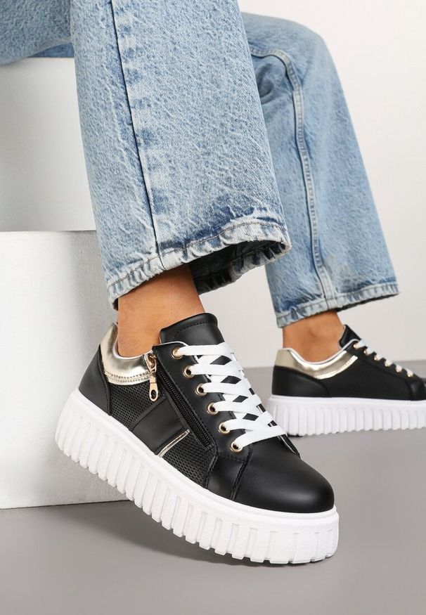 Renee - Czarne Sneakersy na Platformie z Ozdobnym Suwakiem Eleadra. Okazja: na co dzień. Kolor: czarny. Materiał: jeans. Wzór: aplikacja. Obcas: na platformie