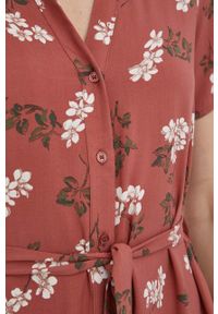 Vero Moda sukienka kolor bordowy midi prosta. Kolor: czerwony. Materiał: wiskoza, materiał, tkanina. Długość rękawa: krótki rękaw. Typ sukienki: proste. Długość: midi
