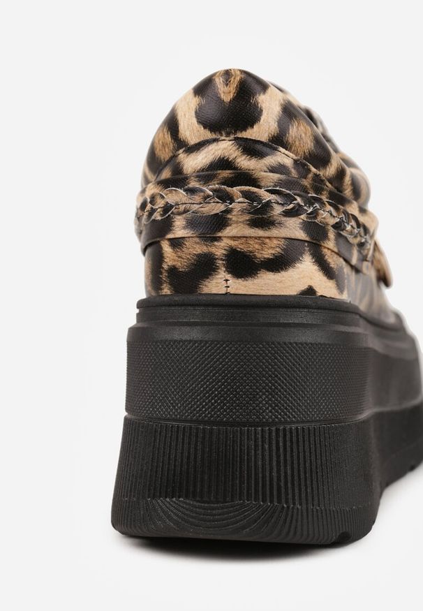 Renee - Panterkowe Sneakersy Vices na Platformie Ozdobione Metaliczną Aplikacją Tatellia. Okazja: na co dzień. Materiał: jeans. Wzór: aplikacja. Obcas: na platformie