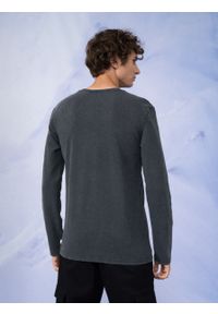 outhorn - Longsleeve gładki męski. Okazja: na co dzień. Materiał: dzianina, jersey, bawełna. Długość rękawa: długi rękaw. Wzór: gładki. Styl: casual, klasyczny #6