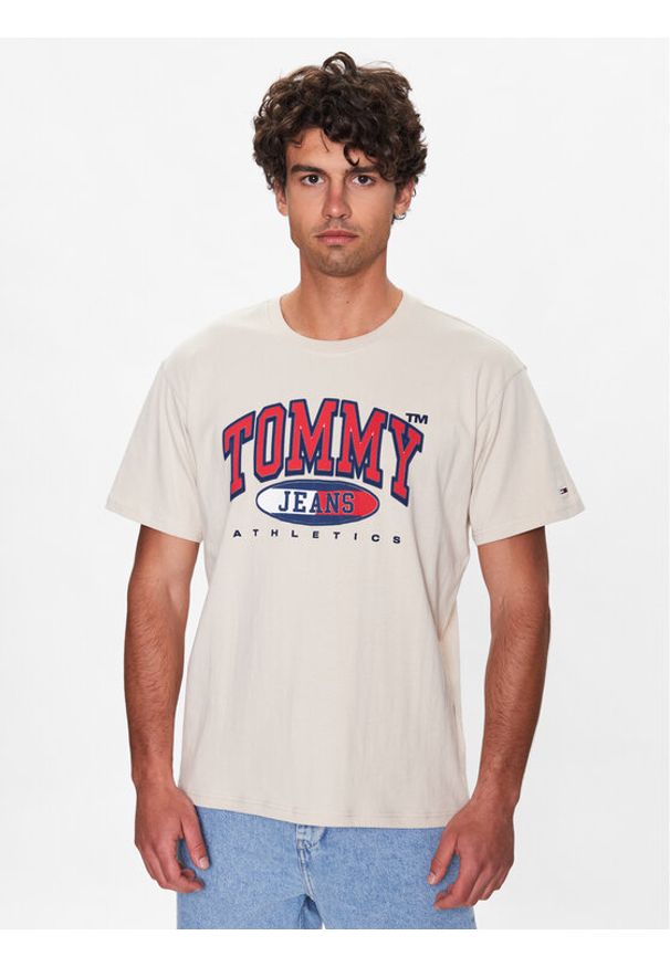 Tommy Jeans T-Shirt DM0DM16407 Beżowy Relaxed Fit. Kolor: beżowy. Materiał: bawełna