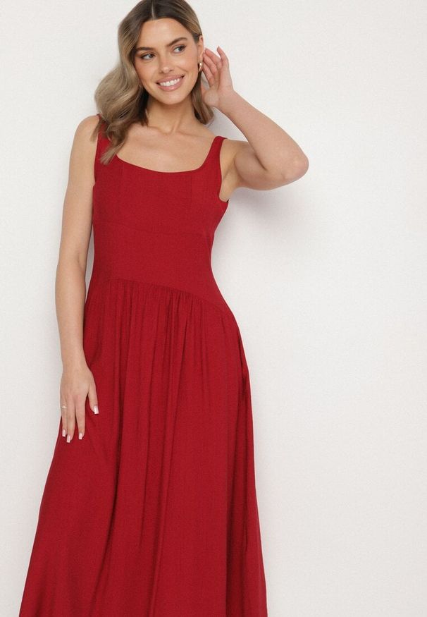 Born2be - Bordowa Wiskozowa Sukienka o Rozkloszowanym Kroju Milareina. Okazja: na co dzień. Kolor: czerwony. Materiał: wiskoza. Długość rękawa: długi rękaw. Wzór: aplikacja. Typ sukienki: rozkloszowane. Styl: casual, elegancki