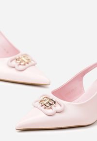 Renee - Różowe Czółenka Sandały Vices na Kaczuszce Typu Slingback Ozdobione Metaliczną Aplikacją Lilarunea. Okazja: na co dzień. Kolor: różowy. Materiał: jeans. Wzór: aplikacja. Sezon: lato. Obcas: na szpilce. Styl: casual, elegancki #5