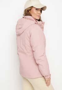 Born2be - Ciemnoróżowa Kurtka Wiatrówka z Odpinanym Kapturem z Odpinaną Pikowaną Stroną Zinlia. Kolor: różowy. Materiał: jeans. Długość rękawa: długi rękaw. Długość: długie #7