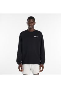 Koszulka męska New Balance MT61H4CYBK – czarna. Kolor: czarny. Materiał: bawełna, dresówka. Długość rękawa: długi rękaw. Wzór: aplikacja, napisy, kolorowy #1