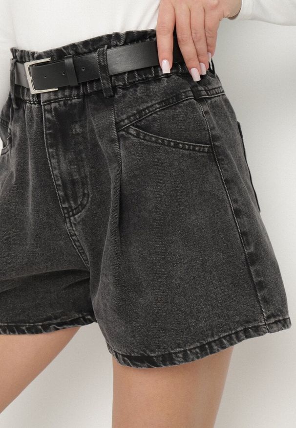 Born2be - Czarne Szorty Jeansowe z Ozdobnymi Przeszyciami Gumką w Talii i Paskiem Alariana. Okazja: na co dzień. Kolor: czarny. Materiał: jeans. Styl: klasyczny, elegancki, casual