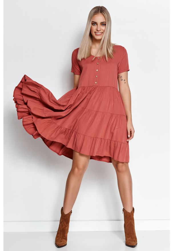 e-margeritka - Zwiewna sukienka z falbanami indyjski róż - 40/42. Kolor: różowy. Materiał: materiał, wiskoza. Wzór: aplikacja. Długość: midi