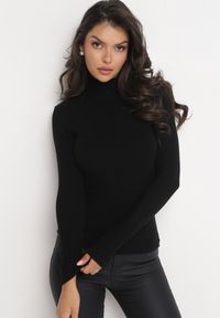 Born2be - Czarny Sweter Golf o Dopasowanym Kroju Ryler. Okazja: na co dzień. Typ kołnierza: golf. Kolor: czarny. Długość: długie. Wzór: aplikacja. Materiał: jeans, materiał. Długość rękawa: długi rękaw. Sezon: zima. Styl: klasyczny, casual