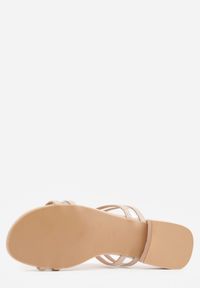 Renee - Beżowe Klapki Ozdobione Geometrycznym Motywem Nysathei. Okazja: na co dzień. Kolor: beżowy. Wzór: geometria, aplikacja. Sezon: lato. Styl: casual #8