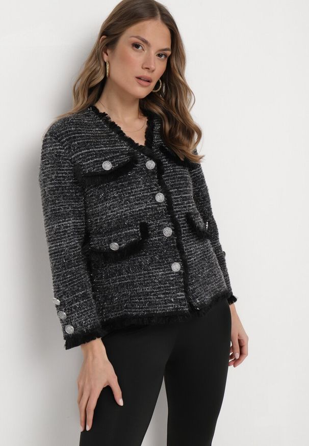 Born2be - Czarny Kardigan z Wiskozy na Biżuteryjne Guziki z Ozdobnymi Kieszeniami i Metaliczną Nicią Nisale. Kolor: czarny. Materiał: wiskoza. Długość rękawa: długi rękaw. Długość: długie. Wzór: aplikacja. Styl: elegancki