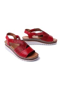 Manitu - MANITU 910213-04 rot, sandały damskie. Kolor: czerwony. Materiał: guma, skóra. Wzór: ażurowy. Obcas: na koturnie