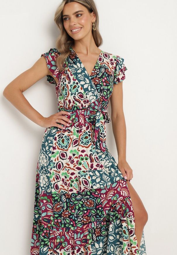 Born2be - Fioletowo-Niebieska Wiskozowa Sukienka z Gumką w Pasie i Materiałowym Paskiem w Talii Dimollia. Typ kołnierza: dekolt w kształcie V. Kolor: fioletowy. Materiał: materiał, wiskoza. Długość rękawa: krótki rękaw. Wzór: aplikacja. Sezon: lato. Styl: klasyczny, elegancki