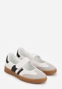 Born2be - Białe Tenisówki w Stylu Balerinek z Zapięciem na Rzep Talwan. Okazja: na spacer, na co dzień. Zapięcie: rzepy. Kolor: biały. Materiał: jeans. Sport: turystyka piesza #4