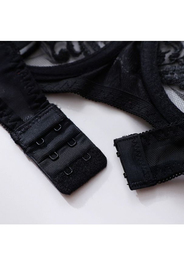 Intica - Koronkowy zestaw bielizny z finezyjnymi detalami Borjanka. Kolor: brązowy. Materiał: koronka. Wzór: aplikacja