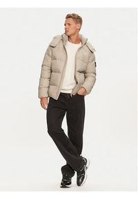 Calvin Klein Jeans Kurtka puchowa Essentials J30J325946 Beżowy Regular Fit. Kolor: beżowy. Materiał: syntetyk #4