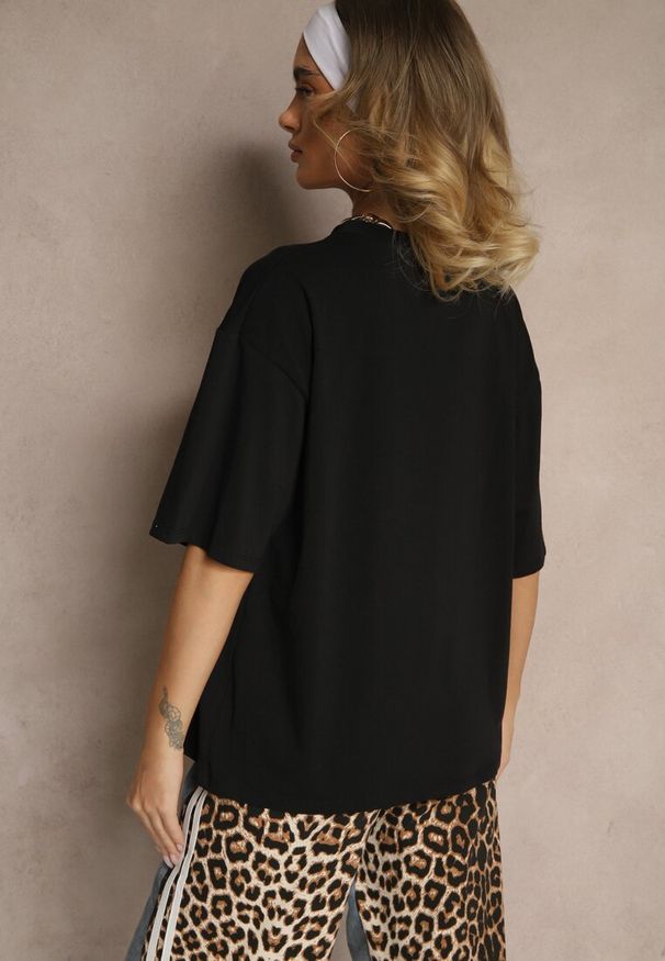 Renee - Czarny T-shirt z Bawełny Ozdobiony Sercem Ranira. Okazja: na co dzień. Kolor: czarny. Materiał: bawełna. Wzór: aplikacja. Styl: casual