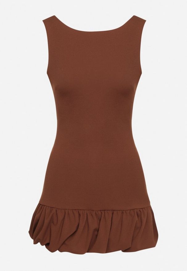 Born2be - Brązowy Taliowany Kombinezon Ozdobiony Falbanką Semiriela. Okazja: na co dzień. Kolor: brązowy. Wzór: aplikacja. Styl: casual, klasyczny