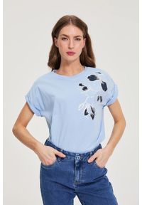MOODO - Bluzka z nadrukiem błękitna. Kolor: niebieski. Materiał: elastan, bawełna. Wzór: nadruk #1